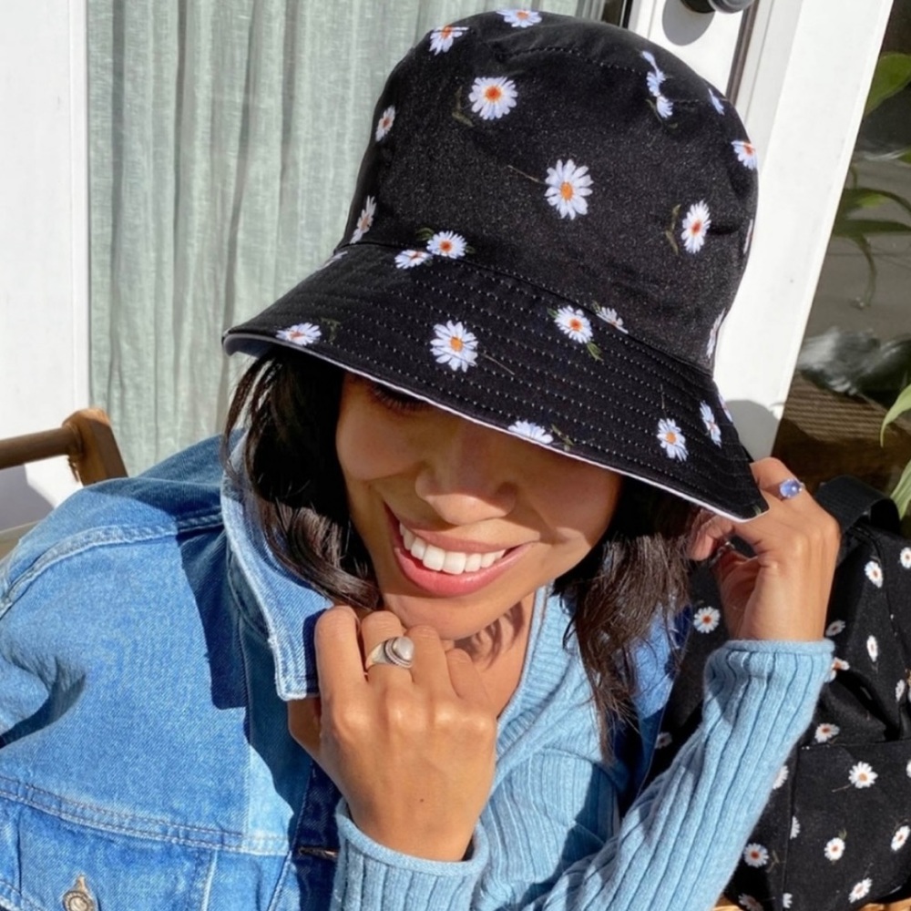 🎁BNWT Alice & Olivia Bucket Hat